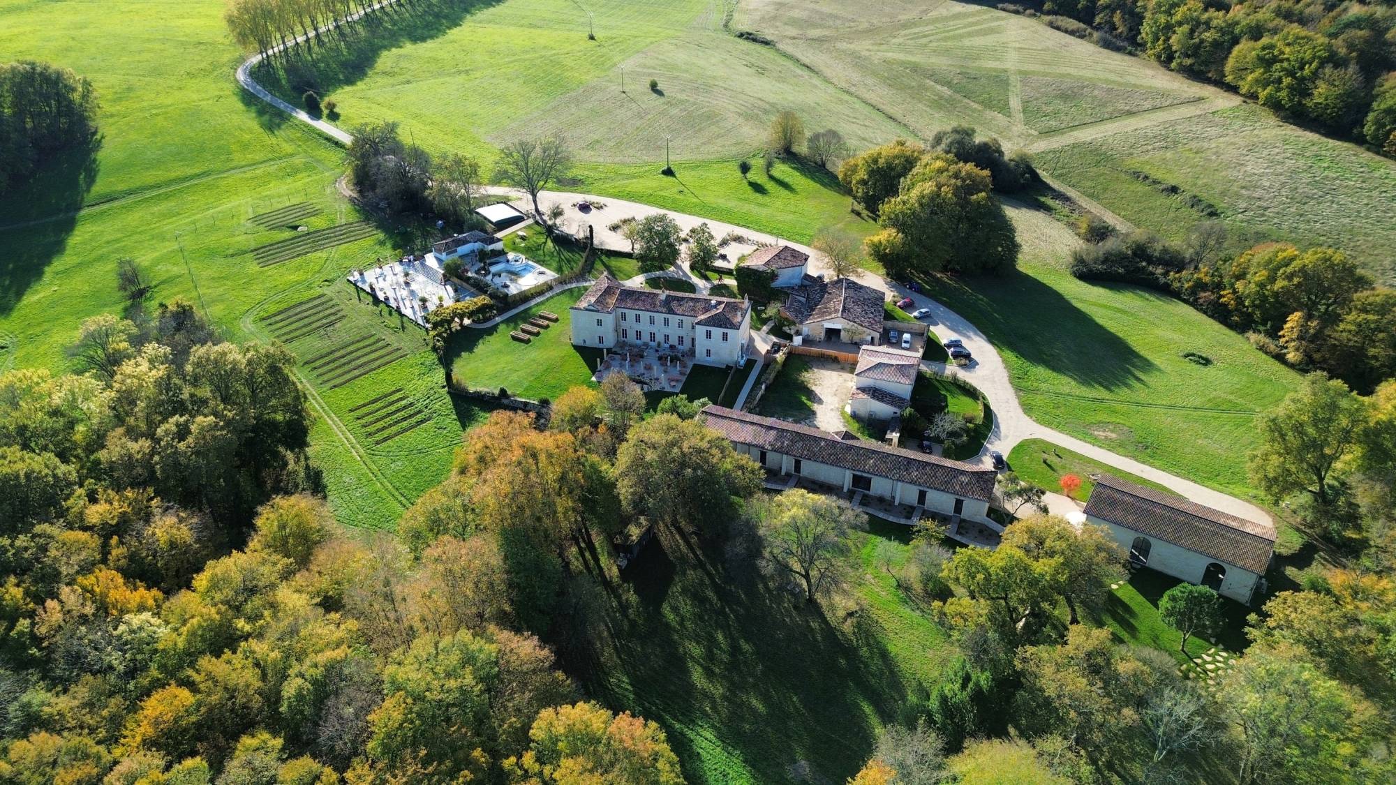 Domaine Sainte Raphine à Fargues-Saint-Hilaire, un lieu d’exception au cœur de la nature près de Bordeaux
