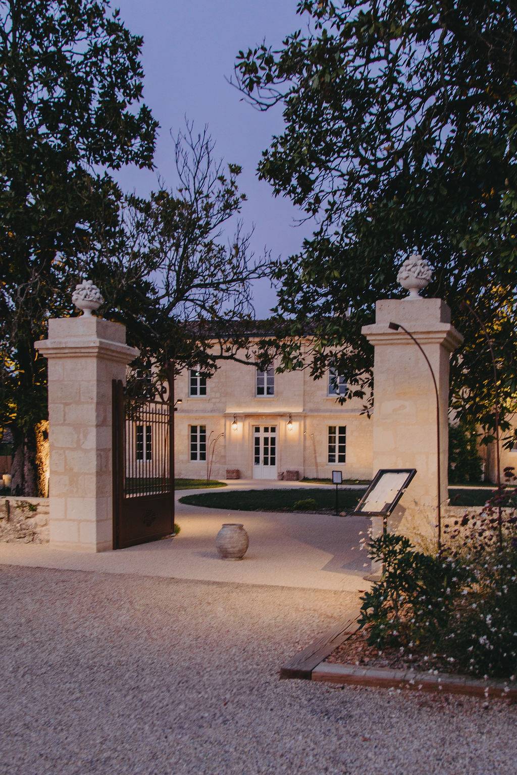 Espace intérieur du restaurant bistronomique Domaine Sainte Raphine en Gironde
