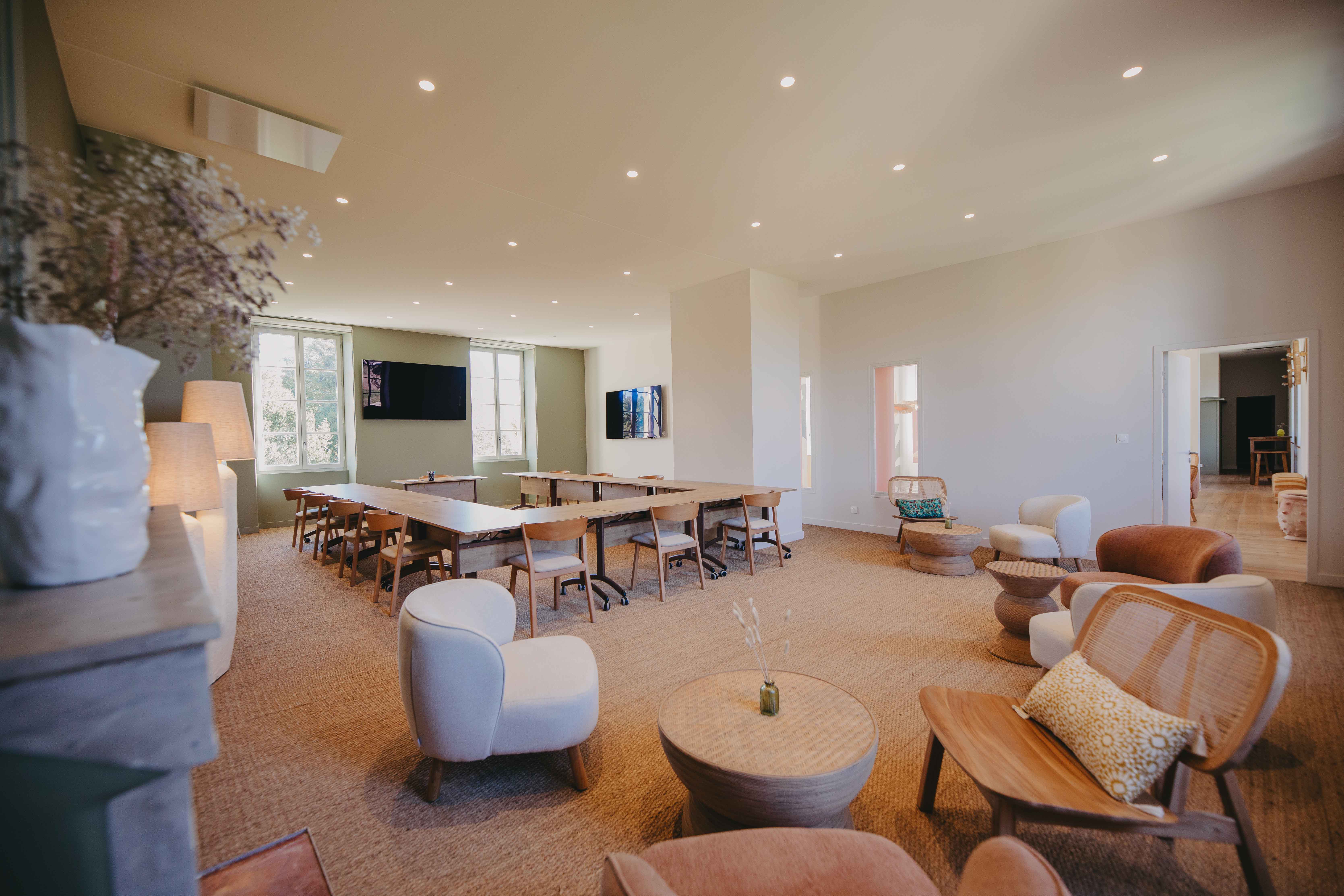 Organiser un séminaire d’entreprise avec repas sur la rive droite de Bordeaux au Domaine Sainte Raphine