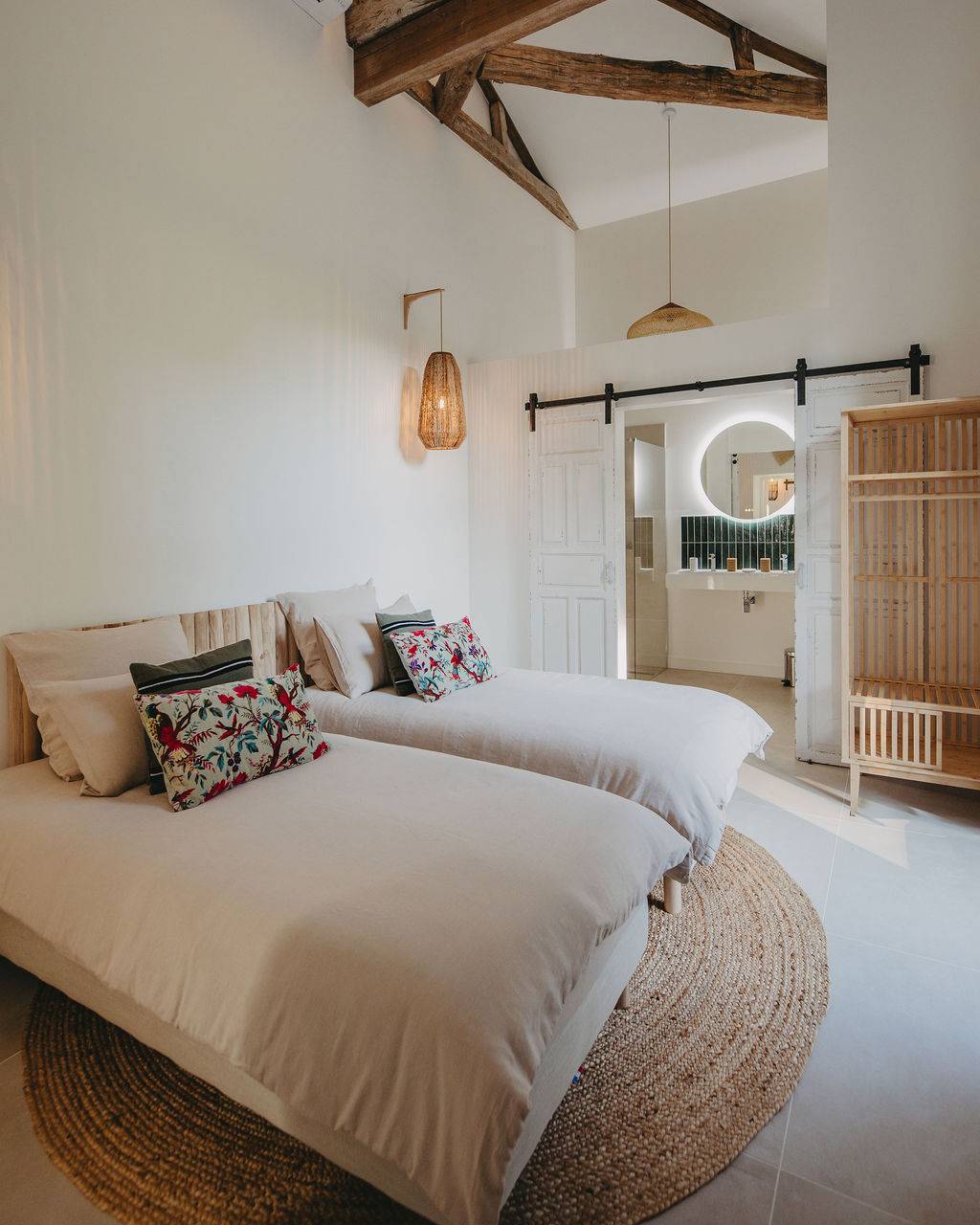 Chambre avec vue forêt au Domaine Sainte Raphine à Fargues-Saint-Hilaire