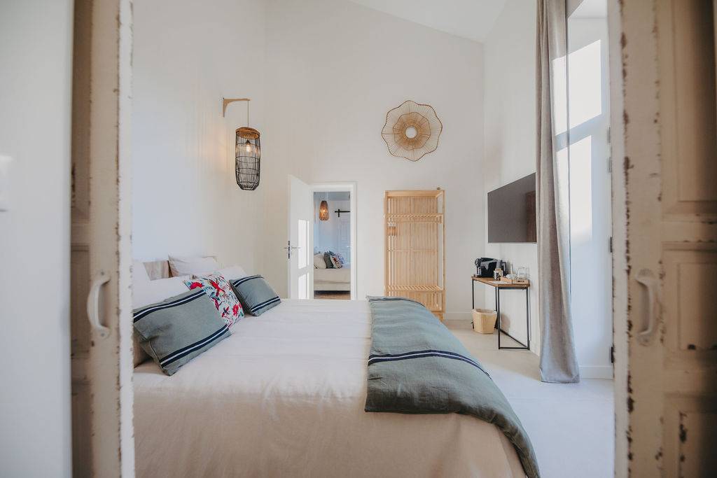 Chambre double cosy avec lit king-size Domaine Sainte Raphine