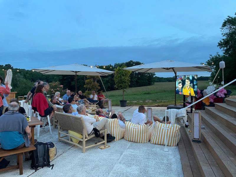 Premier week-end d’été à Sainte Raphine – Venez à la terrasse de Côté Piscine en ce weekend du 21/22 Juin. Passion rive droite de Bordeaux