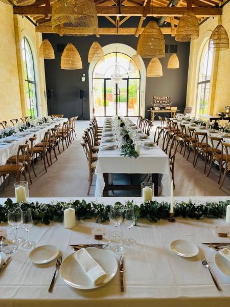 Réception de mariage raffinée dans un domaine en Gironde avec ambiance chaleureuse et authentique