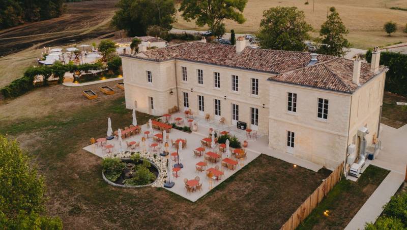 Une terrasse ensoleillée pour le plaisir des beaux jours dans un cadre unique sur la rive droite de Bordeaux