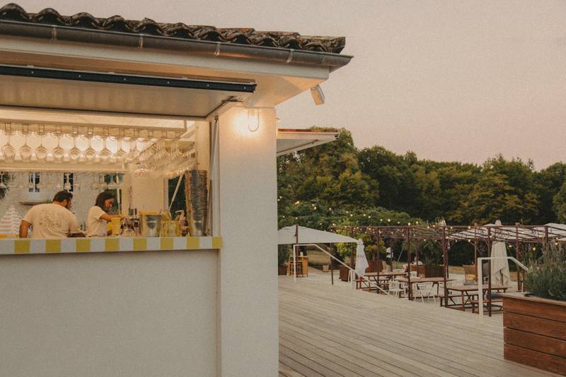 Agenda de mi-mai au Domaine Sainte Raphine : soirées à thème, rugby et marché des créateurs près de Bordeaux