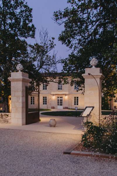 Espace intérieur du restaurant bistronomique Domaine Sainte Raphine en Gironde