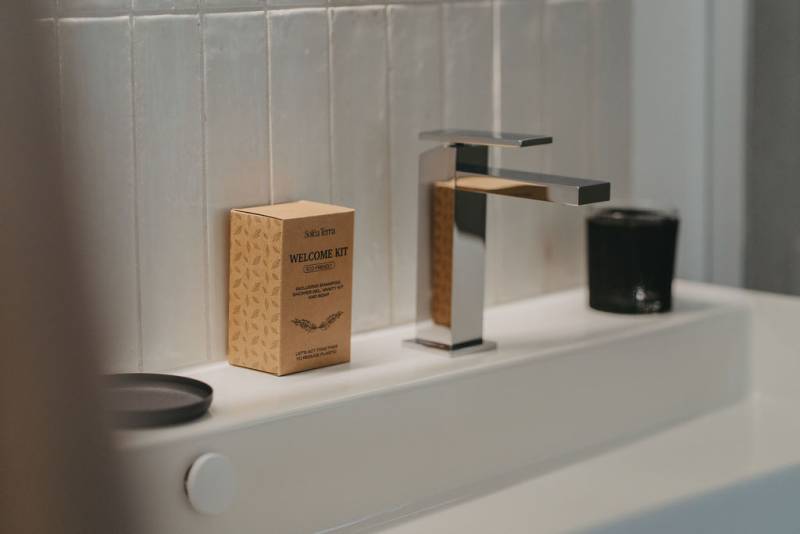 Salle de bain lumineuse et moderne Chambre double n°2 Domaine Sainte Raphine