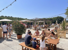 Notre zone d'activité pour ce service Bar tapas avec musique d’ambiance animations en soirée produits artisanaux et terrasse extérieure pour afterwork ou apéritif entre collègues